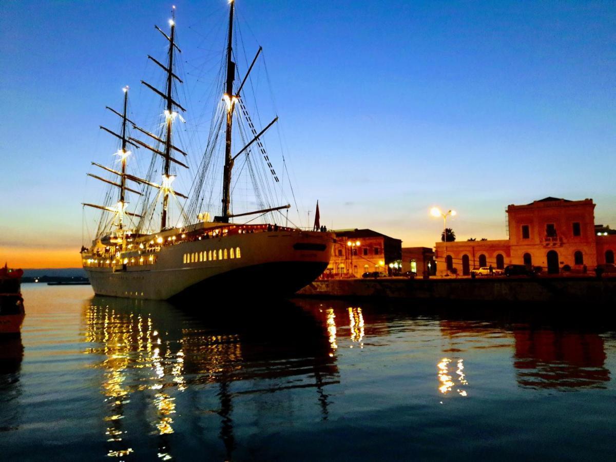 Elegante Appartamento In Palazzo Storico Ortigia Syracuse Extérieur photo